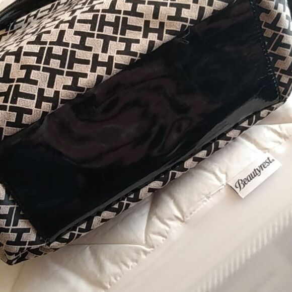 Tommy Hilfiger Tote - Picture 11 of 12